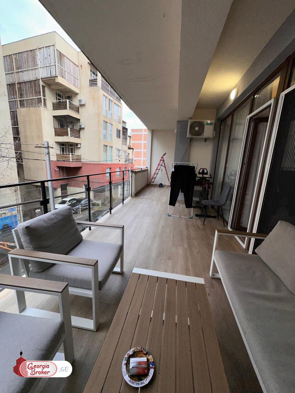 продается квартира с новым ремонтом 3-комнаты